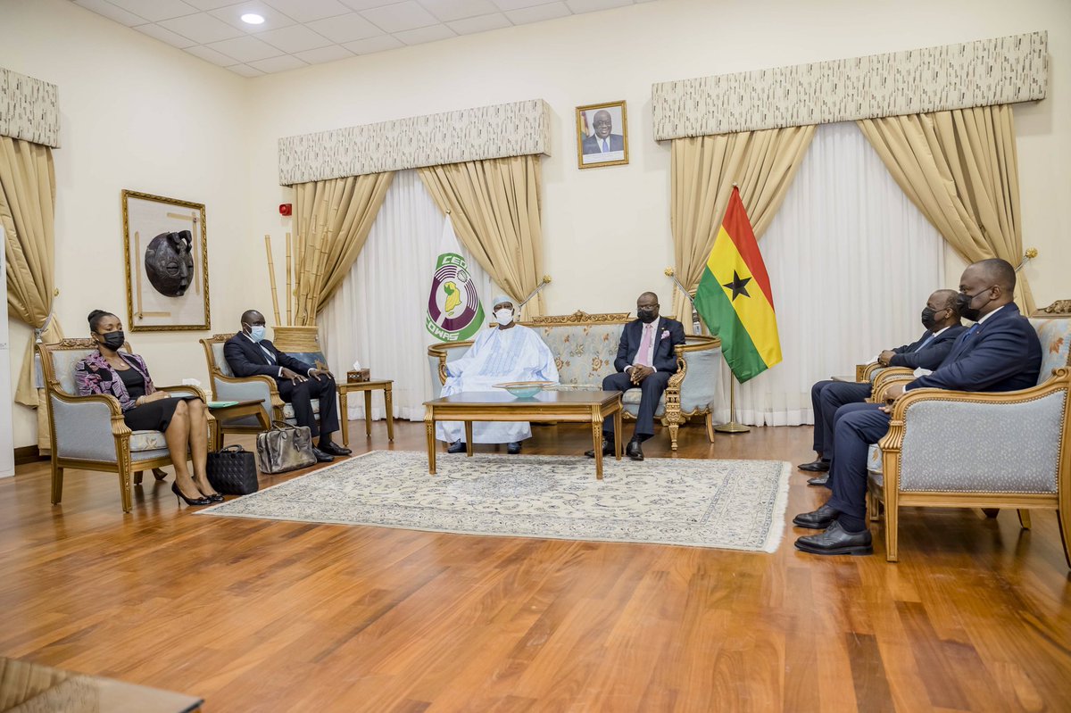 AOuattara_PRCI's tweet photo. Je suis arrivé, ce samedi, à Accra (Ghana) en vue de prendre part au Sommet extraordinaire des Chefs d'État et de Gouvernement de la #CEDEAO sur la situation sociopolitique au Mali, et à un Sommet extraordinaire des Chefs d'État et de Gouvernement de l'#UEMOA. https://t.co/MbF8CpkUdl
