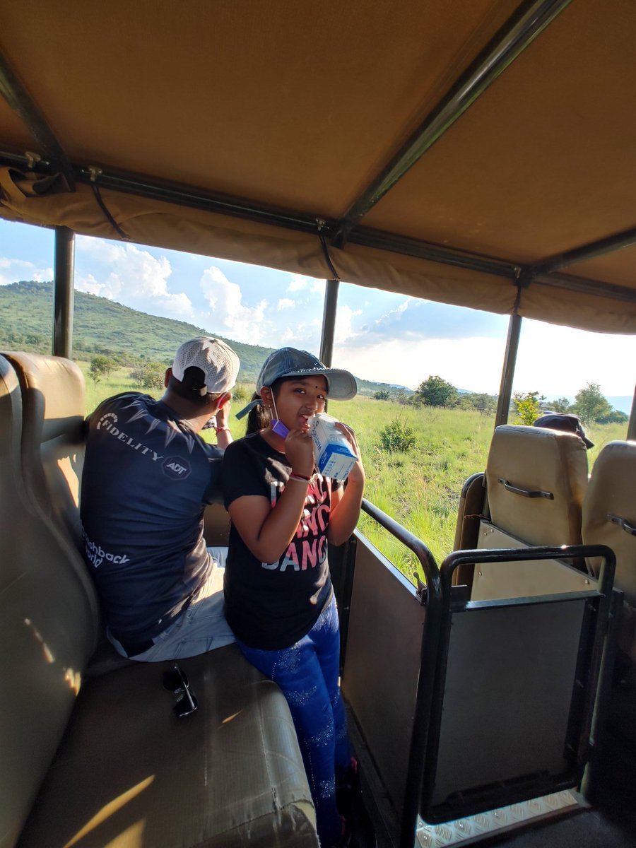 JHBJay's tweet image. #WinWithBoxd #Boxd #GoBoxd #LiveRefreshed during our fun game drive we enjoyed our boxd water while seeing all the beautiful wildlife and enjoying nature