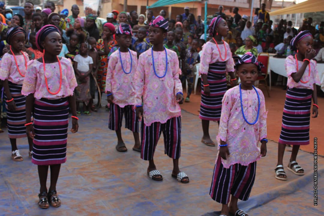 FIPBenin's tweet photo. Revivez les moments forts du concours de danse au sein de la communauté Yoruba de Porto-Novo.
Ce concours fait partie des innovations de cette année pour le #FIP2022. La compétition a été riche et belle en danse. C'est la preuve que la culture nous unit.
#wasexo #FIP https://t.co/TQEFQcAZ1C