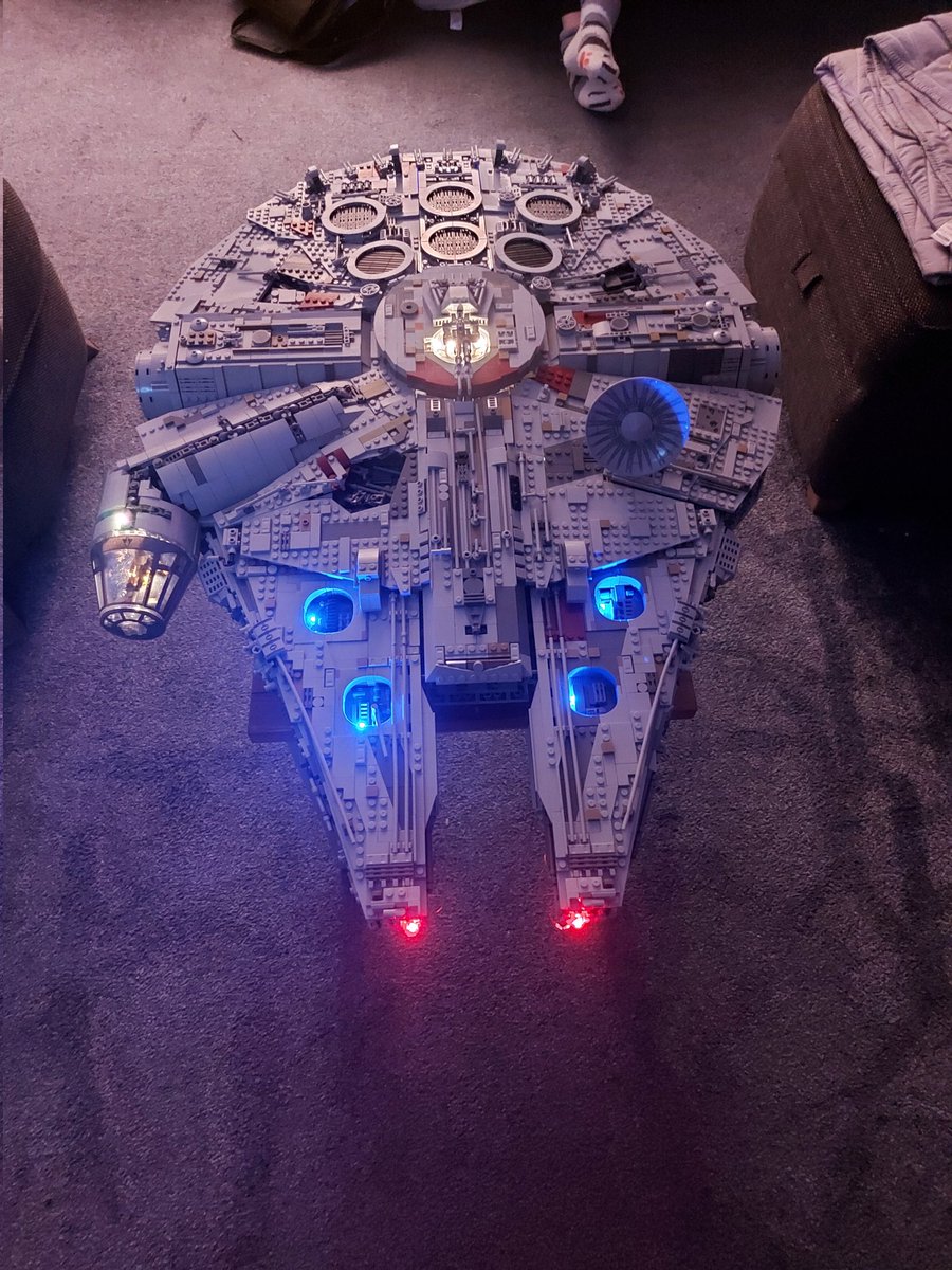 lewevans83's tweet photo. I have wanted this for ages. Finally got it for Xmas (I was a very good boy). And it's finally finished. #lego #starwars #maytheforcebewithyou #bigkid https://t.co/WCJbOl2V3p