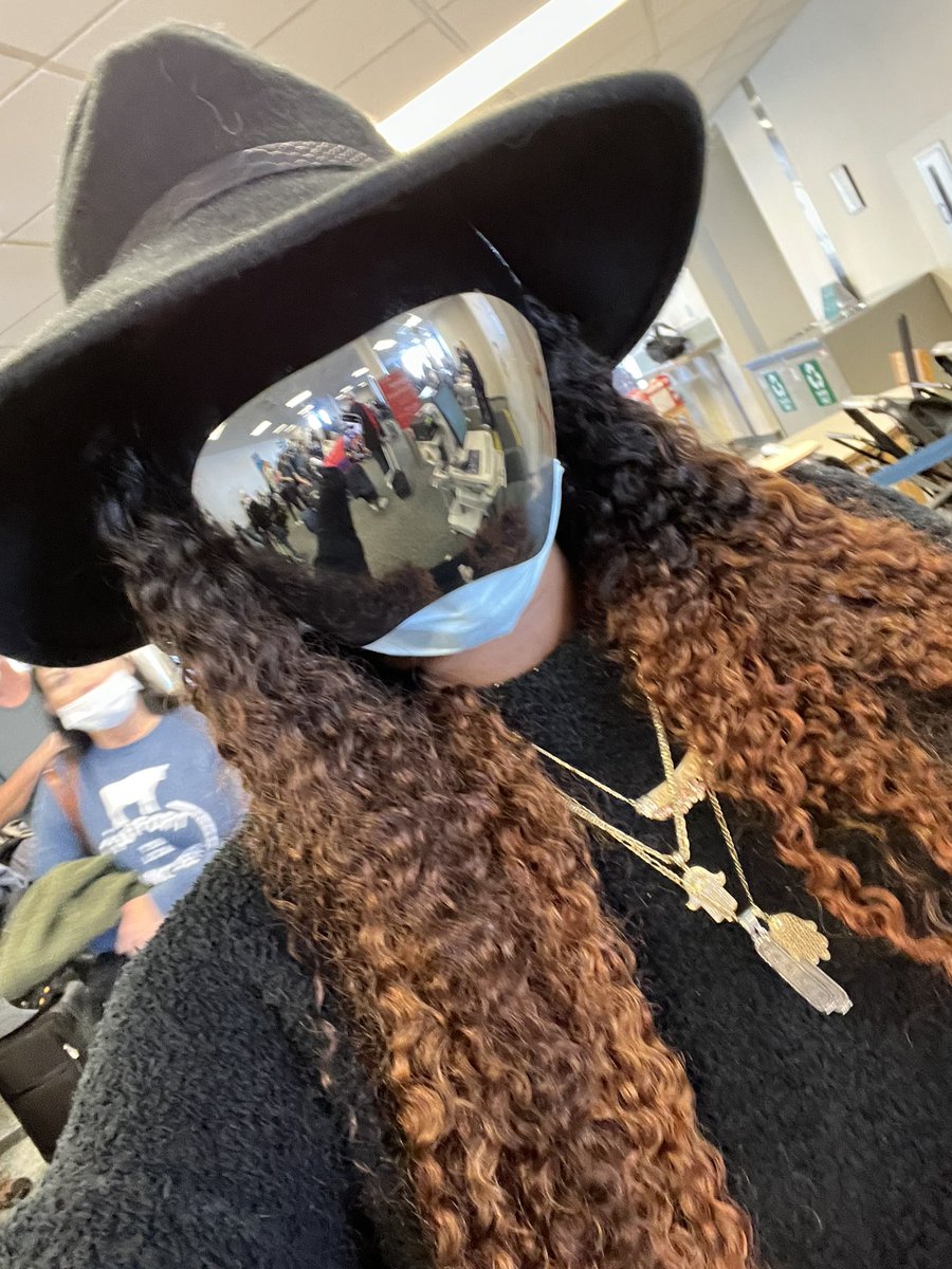 flwrdvntrs's tweet photo. @TSA @flybillings A TSA agent tried to intimidate me today at 1pm. He’s fat and rude and his “supervisor” endorsed his behavior. Y’all can’t make the rules up as you go along. My mask is fine, and no I won’t wear the one U pulled out your dirty stanking Ass pocket. 🤌🏾 https://t.co/pgJPzVYufQ
