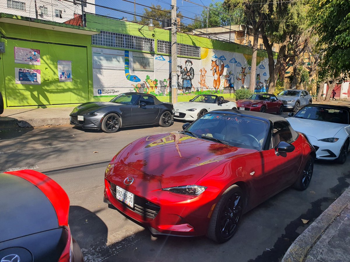 sh_fred's tweet photo. Unas fotos de #SantaProject con el Club Miata México y @MazdaOficial. Muchos MX-5 llevando juguetes a diferentes puntos del país, en varias ciudades, para entregar sonrisas y alegría a muchos niños.
Gran iniciativa, ya nos veremos el año entrante. https://t.co/eTqALCxOmN