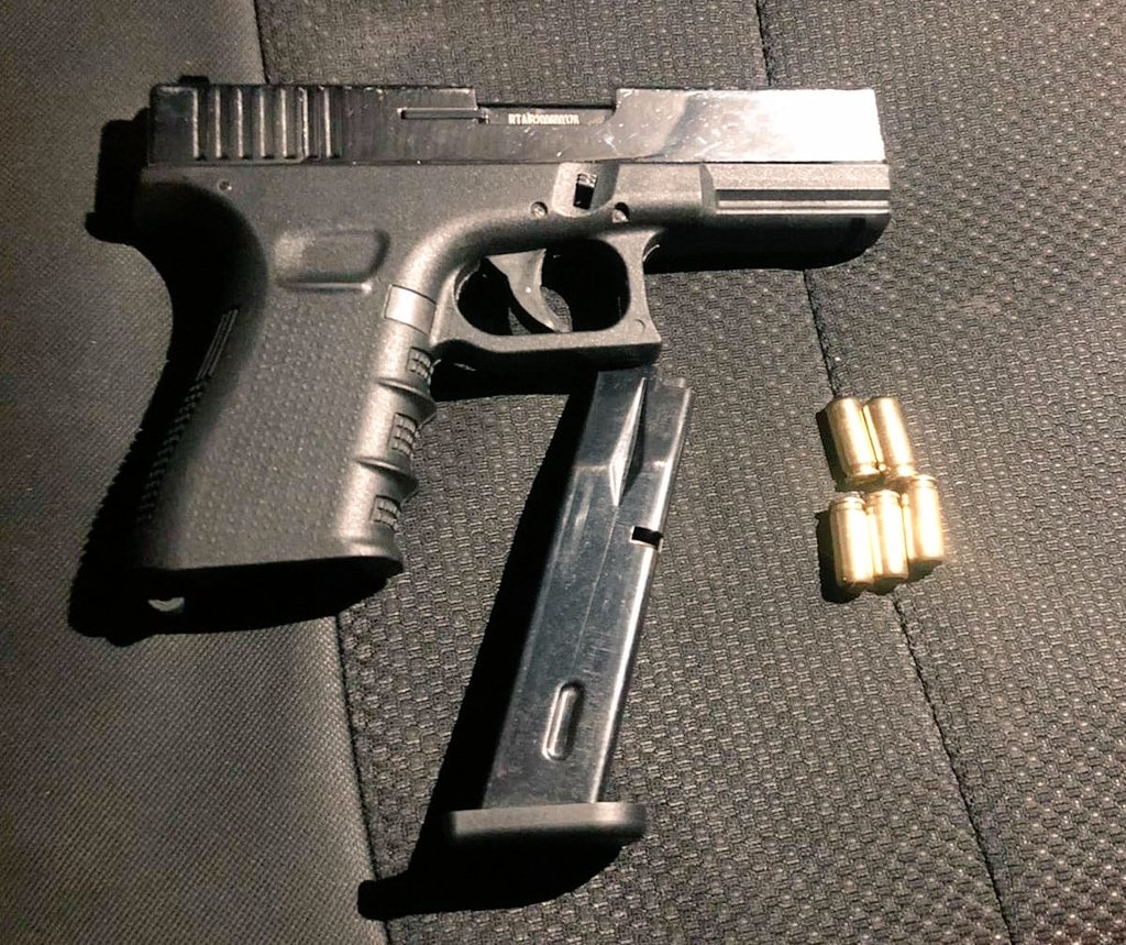 Ejército Ecuatoriano on X: #LosRíos Durante una operación militar en el  cantón #Quevedo, se incautó: 🔸1 pistola traumática 9mm. 🔸5 municiones 9mm.  🔸1 alimentadora. No existieron personas aprehendidas, el arma y la