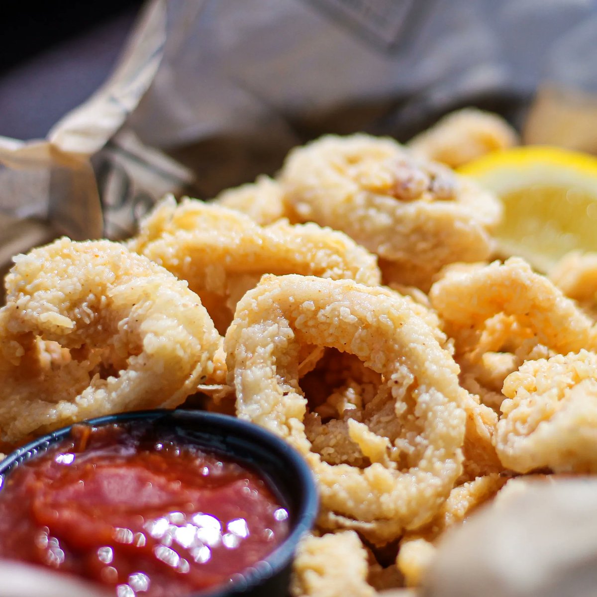 DocFords's tweet photo. Just look at the sheer crisp of our Calamari that is always just the right amount of breading that just melts in your mouth!🙌
.⠀⠀
.⠀⠀
#docfords #sanibel #captiva #stpete #ftmyers #florida #swfl #lovefl #visitflorida #seafood #waterfront #livemusic #ftmyerssanibel #shellyes https://t.co/Px0rf40PdK