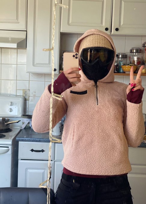 Who am I ?👽 No matter&hellip; -20*C better be ready to run!😼🏃&zwj;♀️❄️ https://t.co/1b4Q1voeao