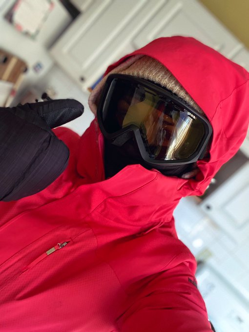 Who am I ?👽 No matter&hellip; -20*C better be ready to run!😼🏃&zwj;♀️❄️ https://t.co/1b4Q1voeao