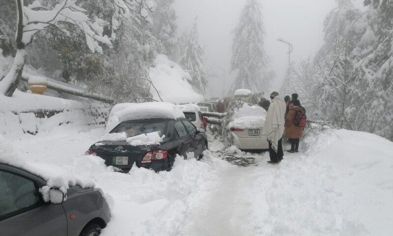 MoQureshi_'s tweet photo. The Situation In Murree is horrifying a disaster from the establishment my prayers are with the families of those who were lost in this tragedy https://t.co/Ayxfgczkdl