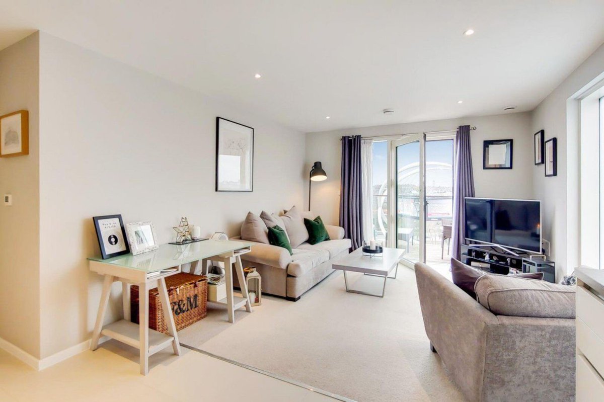 Lauristons's tweet photo. A luxury two-bedroom apartment situated on the sixth floor of a modern apartment block.  https://t.co/7GQ7WbnqPb https://t.co/HQ2gyY2zAQ