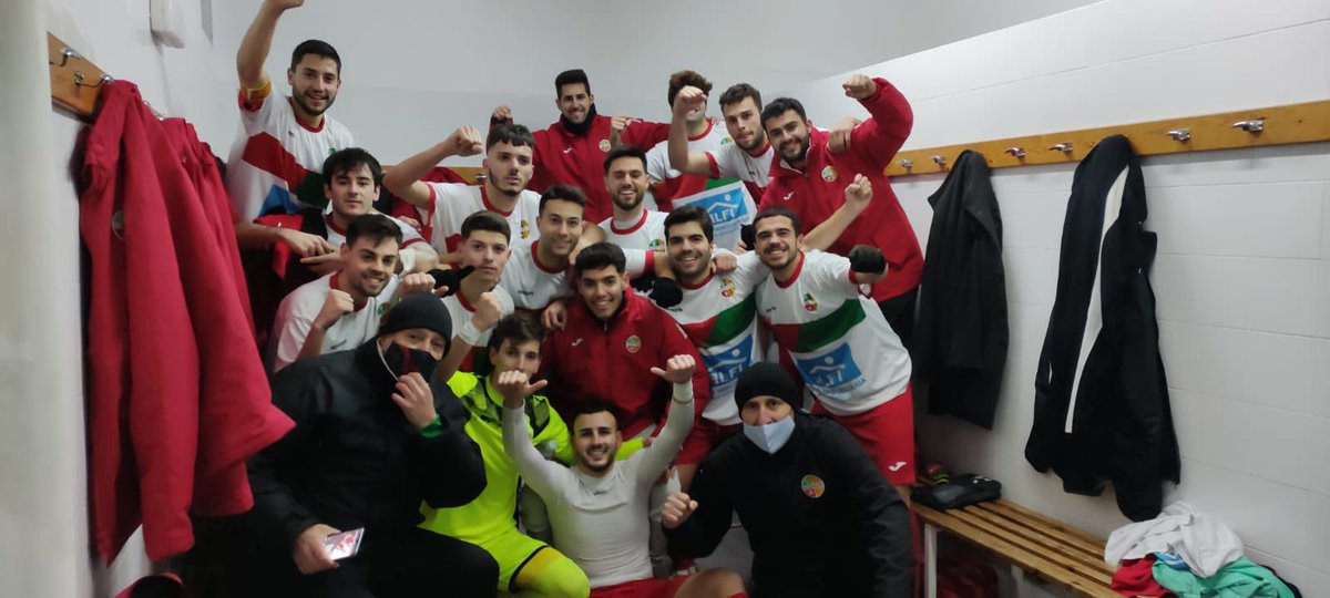 FCSantQuirze's tweet photo. 🔥VICTÒRIA 🔥

Remuntada espectacular del 1r equip, després d’anar perdent al descans 2-0.  Resultat final 2-3 🤩

Som-hi verds 🔴🟢

Toni Gargallo ⚽️⚽️
Guille ⚽️

#amuntsantquirze💚❤️💚❤️ https://t.co/TNJUEEv16f