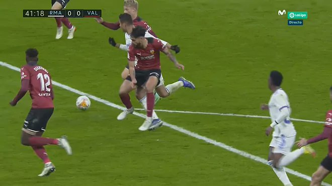 ⚽⚪ El Madrid se va al descanso ganando al Valencia 1-0 con el gol de penalti de Benzema

🤔 ¿Te parece pena máxima a Casemiro?

🔃 RT-NO
❤ MG-SÍ

Deportescuatro.es