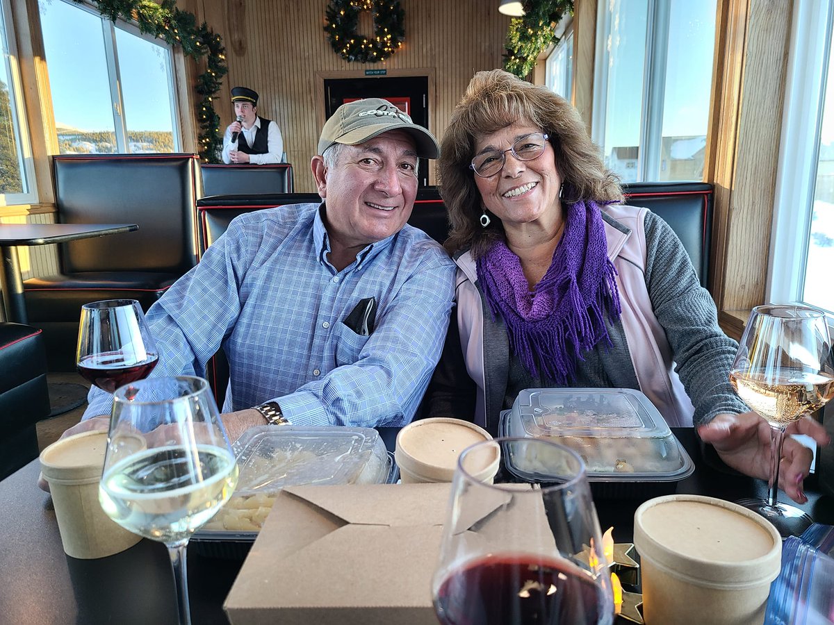 LeadvilleRR's tweet photo. It was #scenicviews &amp; dinner too on recent trip on The Holiday Express ™ by #Leadville local Roxie Aldaz. #DidYouKnow guests can bring their lunch/dinner onboard? It's #bonappettit as you take your seat on the @LeadvilleRR! Thru 1/15/22 Tix and res at https://t.co/snsE3kwm94 https://t.co/t9d5FV9ZUQ