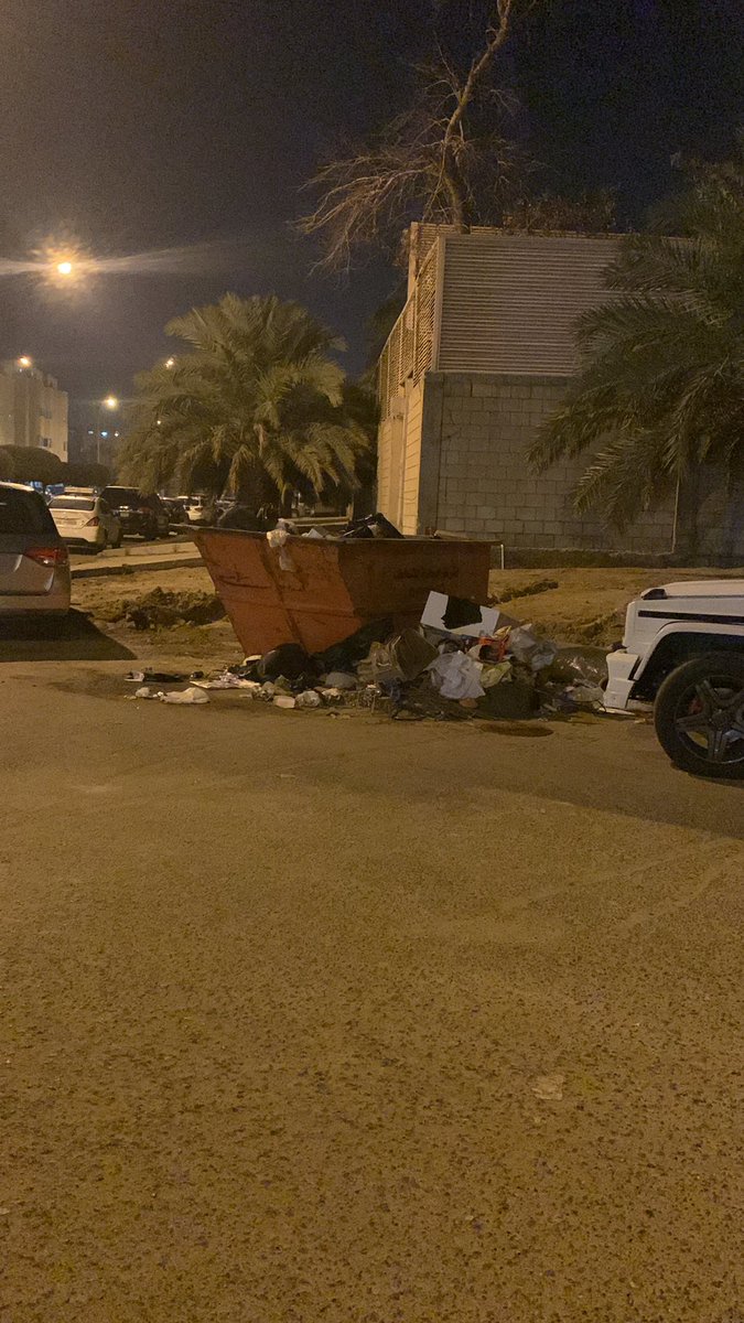 mzayed's tweet photo. @kuwmun منظر القمامة الله يكرمكم بهذا الشكل لا يليق بالكويت الحبيب الذي نتمنى ان يكون انظف وافضل بخدماته  .. سلوى قطعة ٧ شارع ٢ بجانب دوار الجمعية .. #Kuwait #NewKuwait https://t.co/xD0PNjip9B