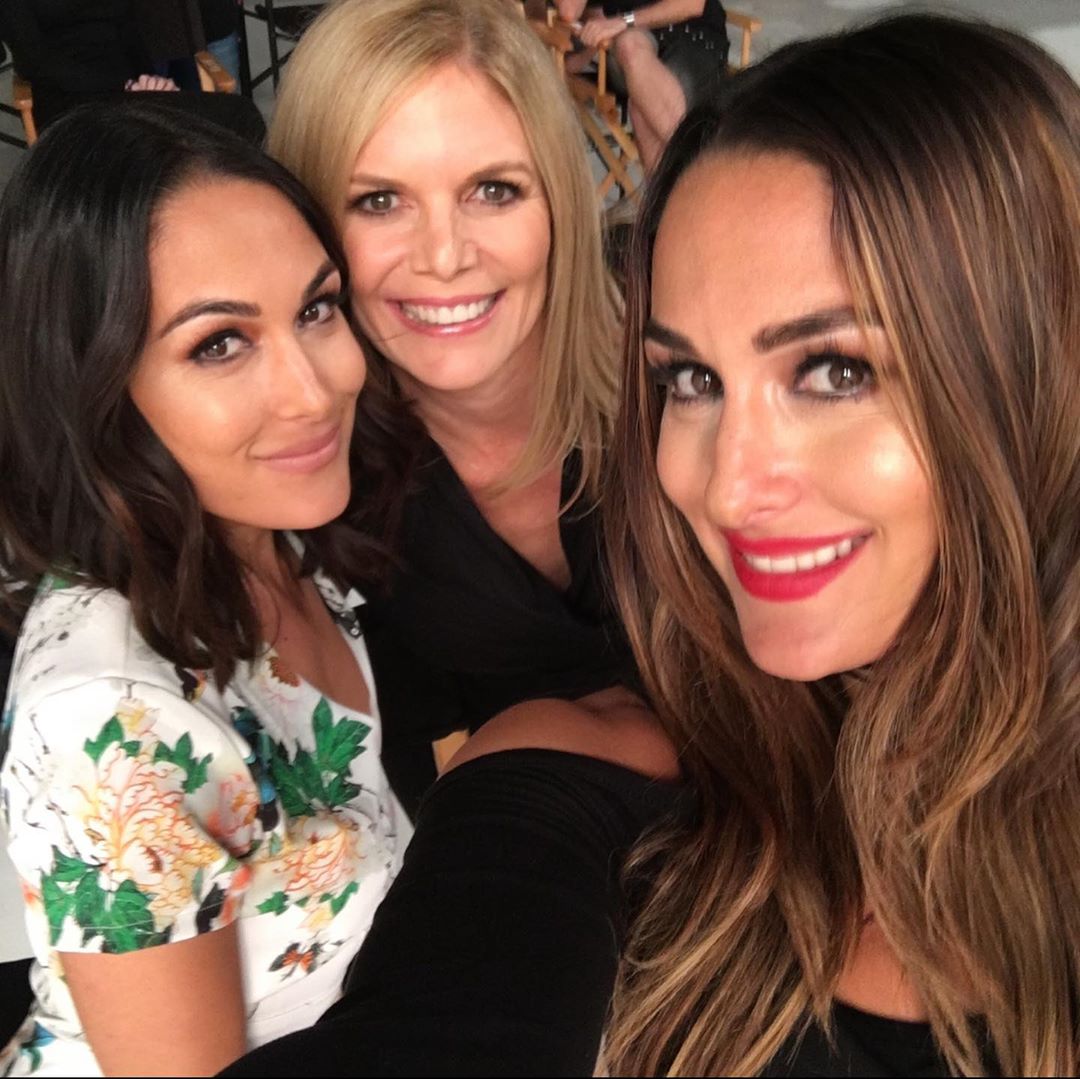 NottheBellasmom's tweet photo. Hello, I am known as Momma Bella. 
Daughters are @CourteousHippie and  @Ofherownleague
Non-shipping.
Non-DTF.
RL mother of Brie's writer.
RT for me. https://t.co/0yv8z7CapM