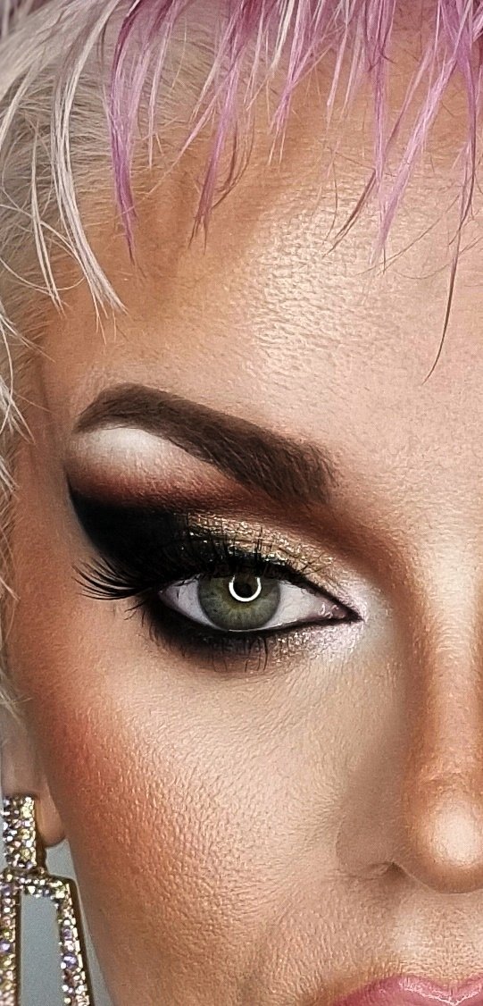 Cut off all my hairs &amp; put on the makes ups 💃🏼 Again using the <a href="/bperfectcosm/">BPerfect Cosmetics</a> Carnival xl pro palette, can't get enough of it 🤩