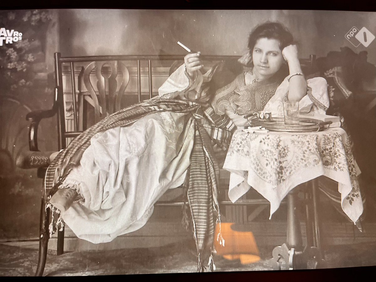 adiasakiqi's tweet photo. Challenging assignments #widmalbanie2022 in #Albania🇦🇱. 

Remaking w/ locals in downtown #Shkodra pics 📸 of great #Marubi @MarubiMuseum; applying the geniality of the strobotic light of #GjonMili to @WieIsDeMol contestants was so much fun😊.

Buitengewoon🤩! https://t.co/3fk0LiadvA