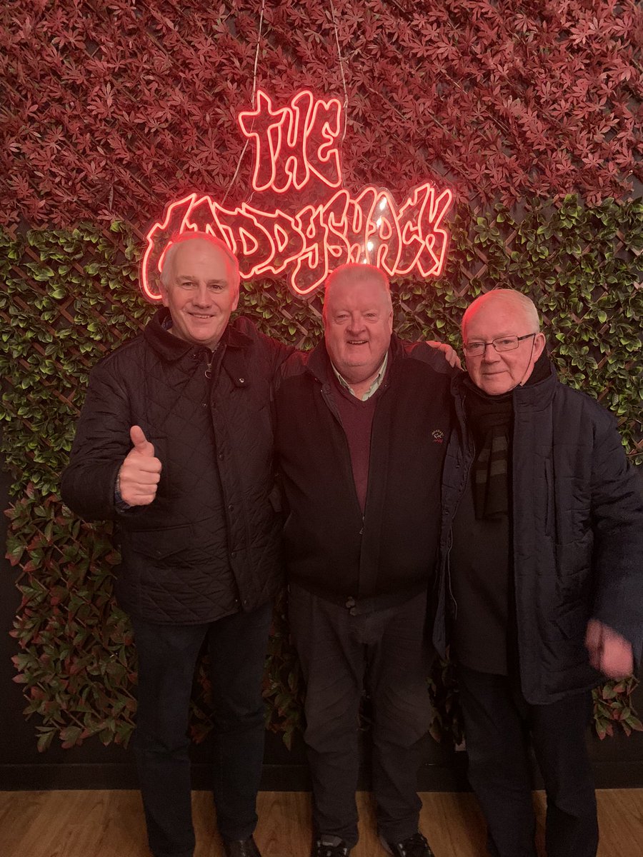McTim11's tweet photo. What a brilliant night with great friends at the Caddyshack in Killarney, meeting old friends Mick O Connor and John Keogh and having Philip O Connor looking after us, brilliant.Chatting about basketball and our time competing against each other. What a night @BballIrl https://t.co/2IdPNtaGmG