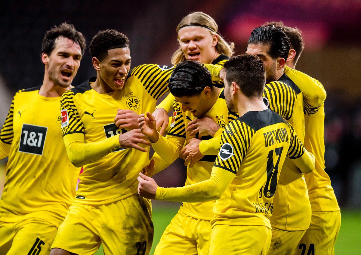 OffsideTrap_id's tweet photo. FULL TIME | #Bundesliga 

Eintracht Frankfurt 2-3 Borussia Dortmund

15' Rafael Santos ⚽️
24' Rafael Santos ⚽️
-----
71' Thorgan Hazard ⚽️
87' Jude Bellingham ⚽️
89' Mahmoud Dahoud ⚽️

Tipis2..🤙 https://t.co/8vkjv1TDjb
