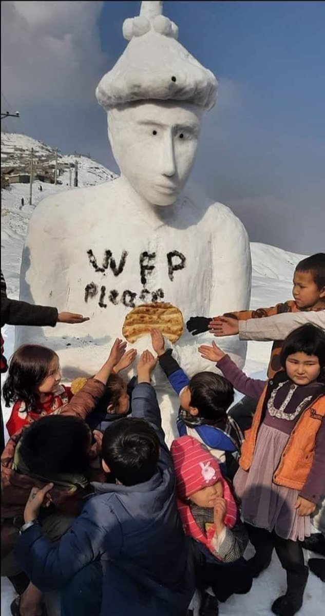 azadani's tweet photo. Afghan children beg for bread from the World Food Organization by making a snowman and writing an English phrase.
#internationalnew
#WorldNews
#news https://t.co/i5h8oQA3kb