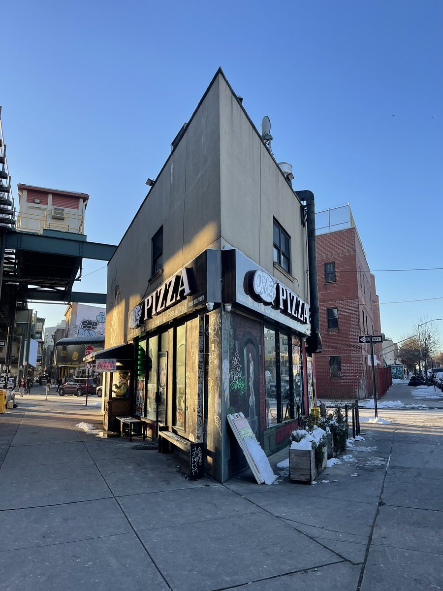 fico_chu's tweet photo. the flatiron of bushwick https://t.co/xLqjgjgilj