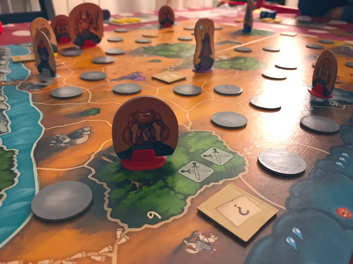 jota_friki's tweet photo. Esta tarde: partida en familia a #AndorJunior (hemos ganado); y ahora, pizza para cenar mientras vemos #IndianaJones3. Esto es un buen sábado 😄 https://t.co/g7GmC3oTIf