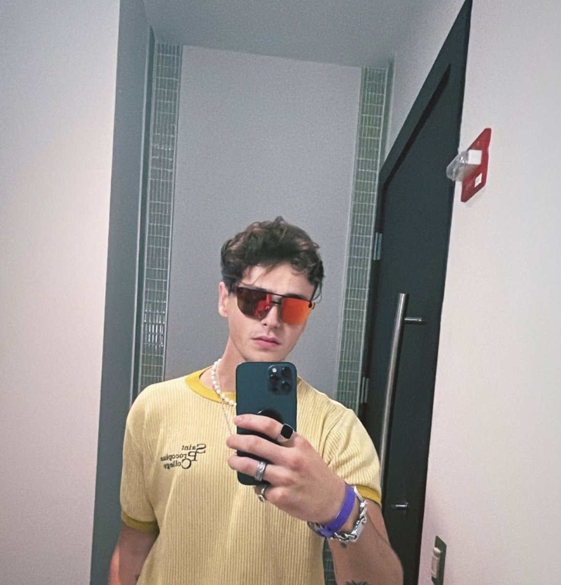 _youthmin's tweet photo. holii soy abru, tengo 19 y soy de arg. staneo a los chicos hace un año, mis canciones son fallin' y stay, mi lane es jonah. soy copada ahre mis dms están abierto para lo que necesiten muak 🤍
pd: denle stream a don't wake me up #integracionwdwer #DontWakeMeUpSP https://t.co/4z2YW6k70g