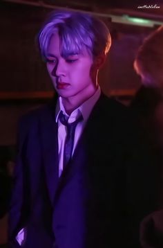 8E;

             ❄️  𝐁𝐚𝐢𝐥𝐞 𝐝𝐞 𝐢𝐧𝐯𝐢𝐞𝐫𝐧𝐨✨

-Va con acompañado con Chul  mientras que Kun se iba tomarse unas par de fotos en la alfombra-