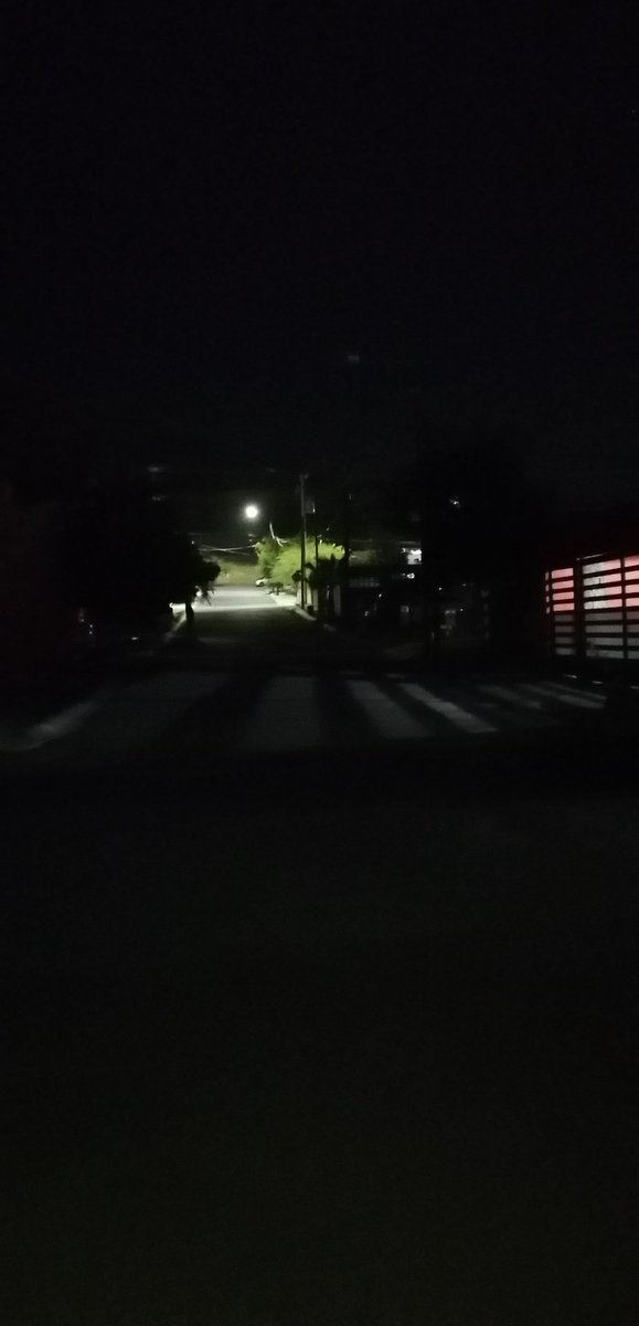 Furvel75's tweet photo. Muchas gracias a @servpublicoshmo @HermosilloGob @tonoastiazaran y a Teodora Palomares por la pronta respuesta en arreglar las luminarias de la calle Ventura en el Frac Los Ángeles... Excelente tiempo de respuesta.
#ComiteVecinal https://t.co/kTqMMNzbGd