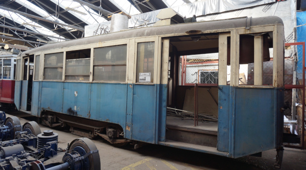 PortalWroclawpl's tweet photo. W zajezdni przy #Legnicka trwa remont dwóch kolejnych tramwajów #KonstalND z 1952 r. i tramwaj-polewaczkę z 1927 . Wzbogacą kolekcje #wroclaw.ska tramwajów i autobusów #komunikacjaweWroclawiu #transportmiejski #tramwaje 
https://t.co/3kKWy5PiU6 https://t.co/VSNt9MFGkh