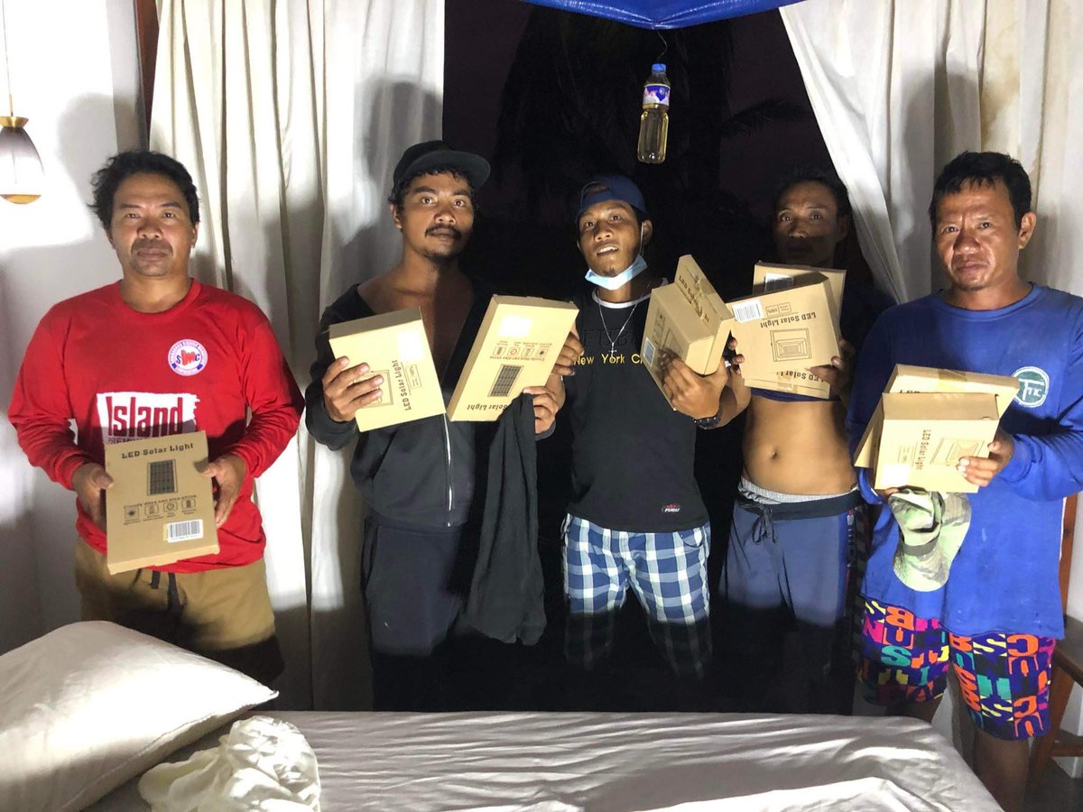 CryptoForRai's tweet photo. Our latest donation went to a community in Siargao that has been hit by the storm, but has been nonetheless helping out smaller, more remote areas on the island. This donation in particular was used to purchase solar lamps as there is still no power. 😢 https://t.co/Up8pHiAymu