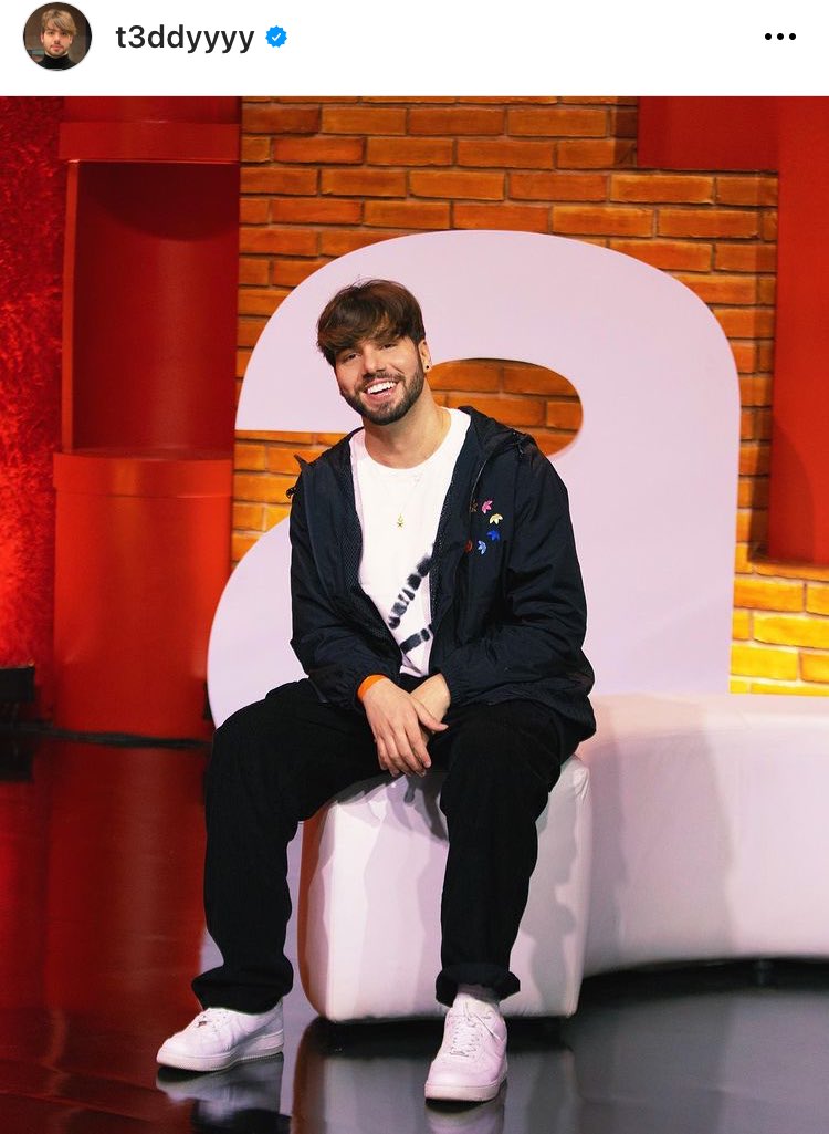 eubobinho's tweet photo. Um nome inédito que vai estar no camarote do BBB22 e inclusive já está confinado é o youtuber Teddy (Lucas Olioti) https://t.co/RuIhEsd9Dk