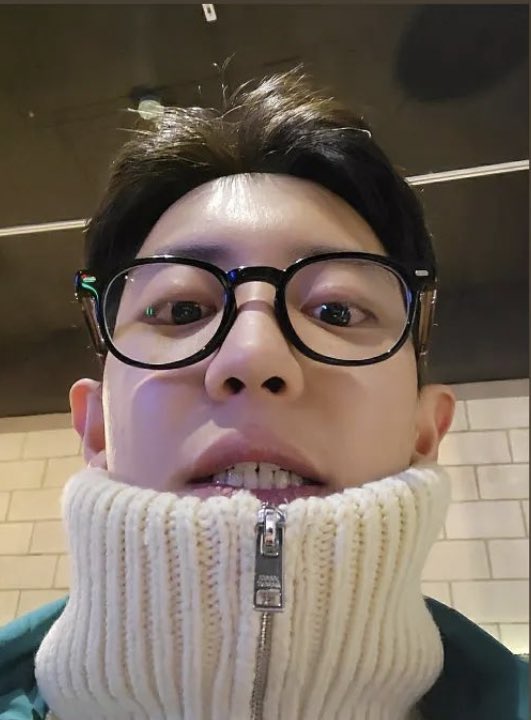 kokokbop's tweet photo. Y’ALLLLLLL!!!!!! PARK CHANYEOL SELFIE!!!!!! 😭😭😭💗💗💗 https://t.co/J4LykACMgf