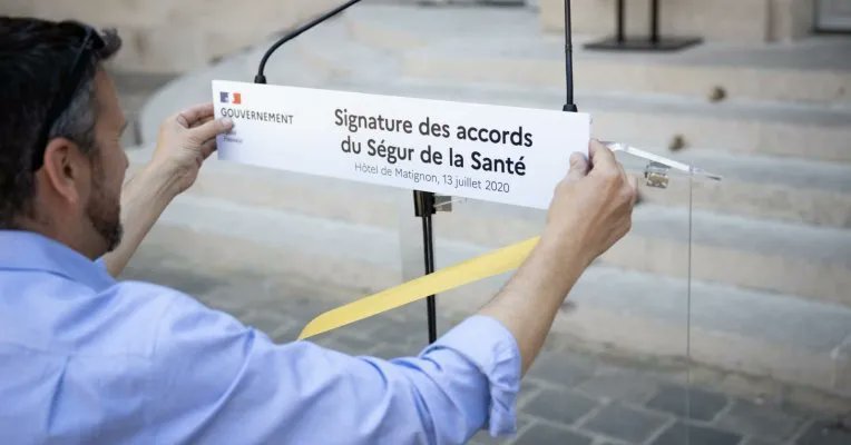 force_ouvriere's tweet photo. Santé privée : "le compte n'y est pas", les syndicats refusent la proposit° patronale "Ségur 2".
Majoritaires à eux 3 ds le secteur, des #syndicats de la #Sante privée dont FO ont exercé leur droit d’opposit° à un avenant "#Segur2" proposé par la #Fehap.
>>https://t.co/QaTmQP9E2x https://t.co/45pz82Z0G9