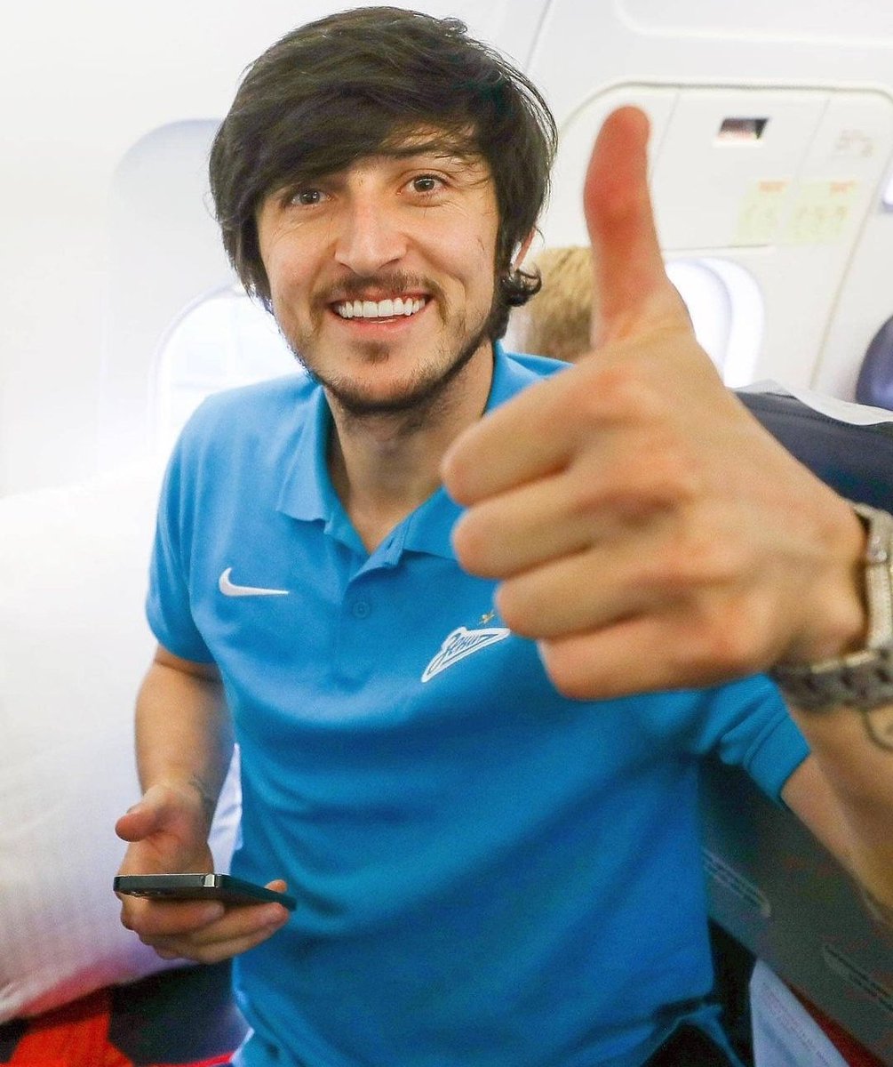 Sagisteee's tweet photo. Je tweeterai une photo de @SAzmoun tous les jours jusqu'à sa signature officielle à l'OL.
Jour 19. #SignAzmoun
(J'y crois plus mais on sait jamais) https://t.co/UOya0frumJ