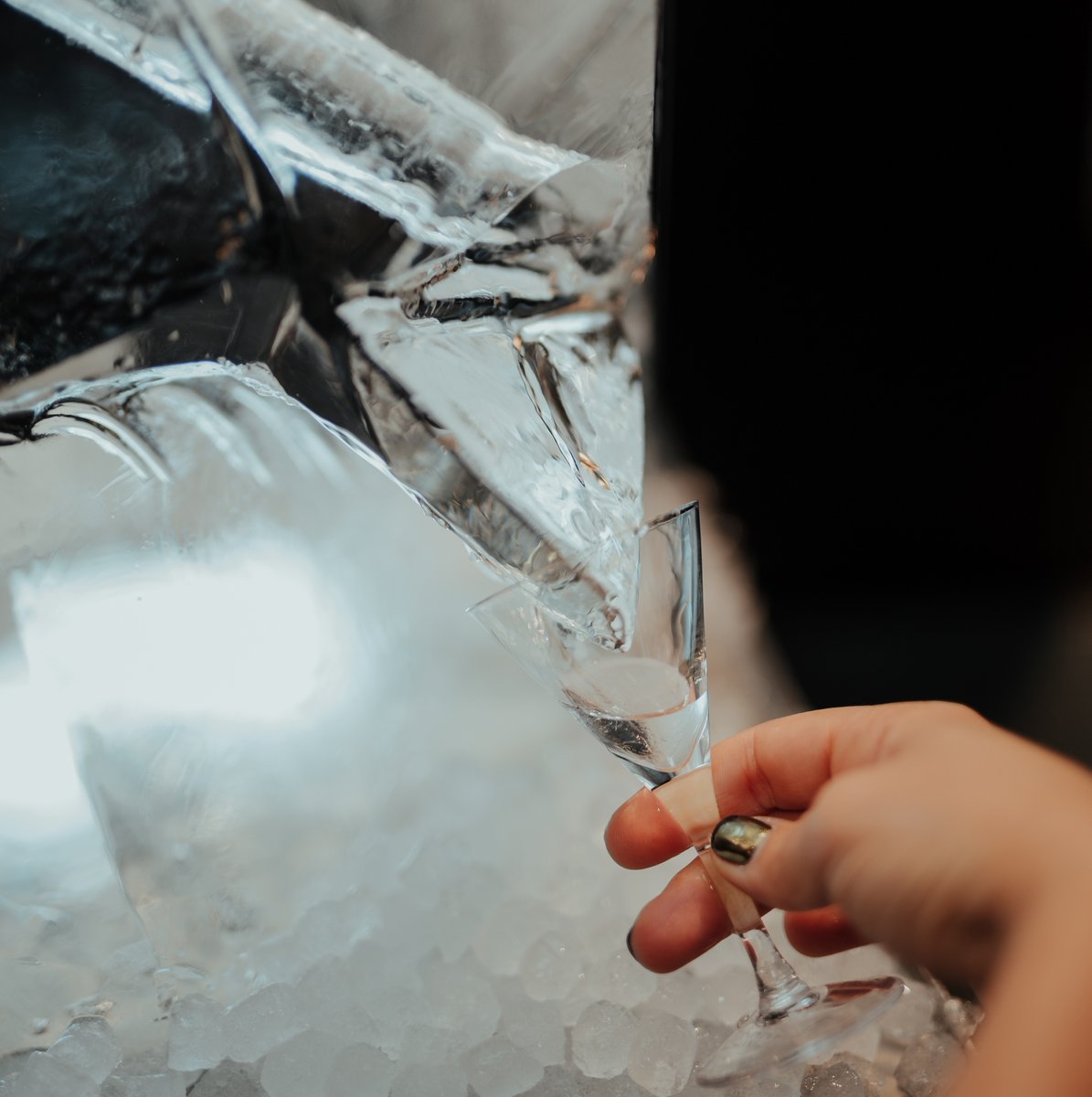 lorbespirits's tweet photo. Ice-cold #Martini anyone? https://t.co/KKBJsud7Yf