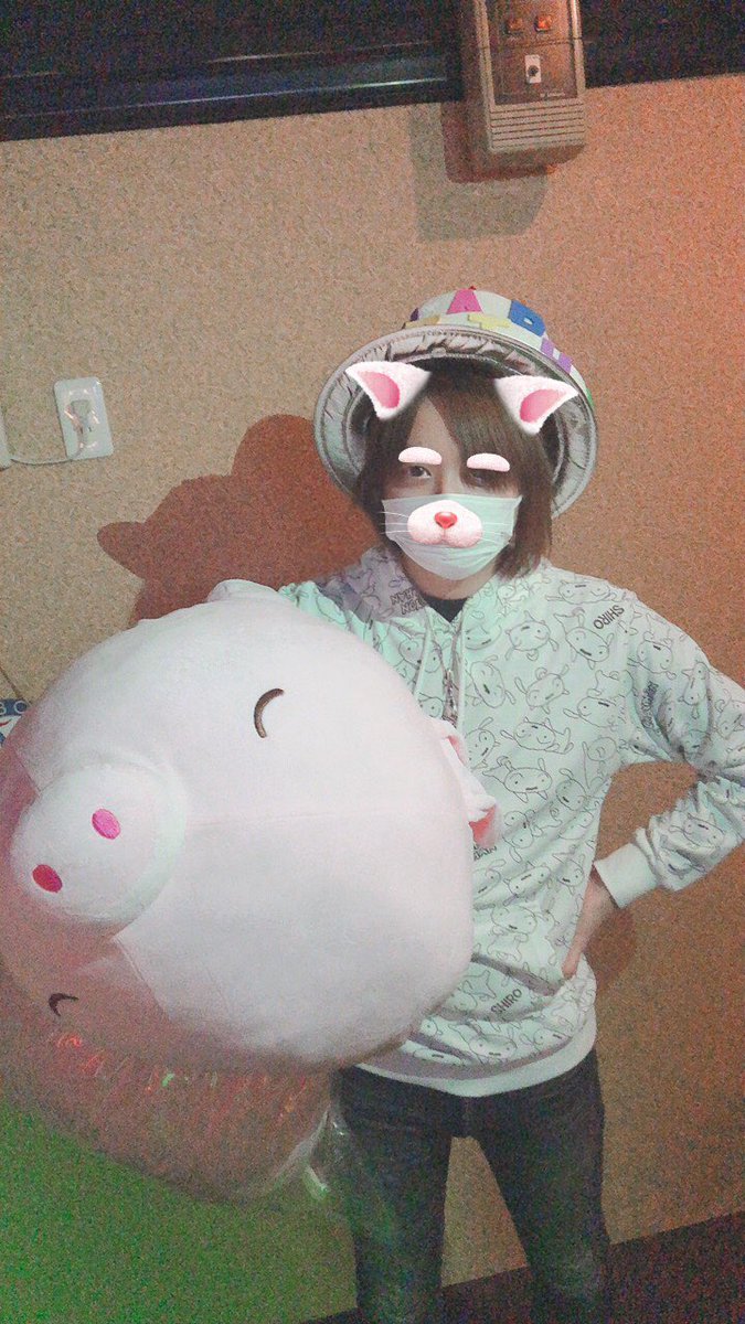 Raaan0116's tweet photo. もおーーいーくつねーるーとー

たーんーじょーーびーー

お祝い待ってます_(。｡)_

あ、写真は1年前す

#また1つ
#歳をとる
#もおすぐ
#34歳 https://t.co/8zhJ3AAM3U