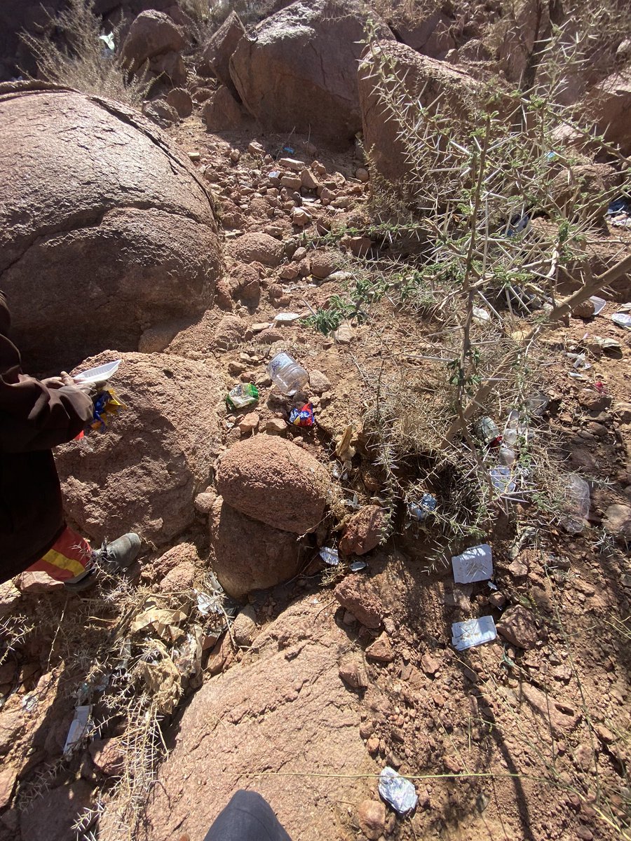 <a href="/rrttweett/">رتويت أهل حائل</a> 
<a href="/Hailna_Group/">حايلنا قروب</a> 
@HailNewssa 
صور من احد متنفسات #حايل قبل ارتياده و بعد . فرق كبير بعد ان كان لا يطاق !!! اتساءل الم يخطر ببال مرتاديه انهم سيعودون الى نفس المكان ؟ و هل حس المسؤولية لدينا تجاه البلد مفقود؟؟؟الصور هذه قبل في التغريدة التاليه بعد