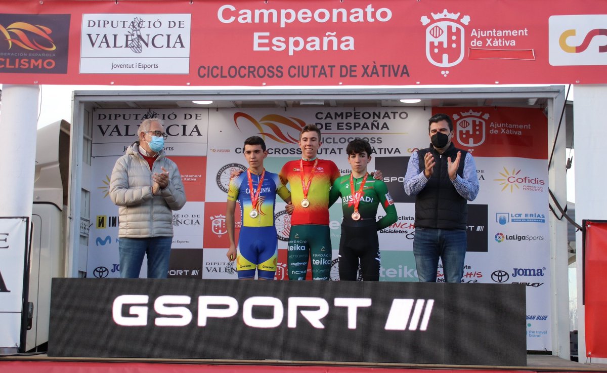 teikauciteam's tweet photo. ¡Cerramos el primer día del #CECXXativa22🇪🇦 con dos medallas!

➡️ 🥇 Oro para @DavidIvars5 en cadete masculino.
➡️ 🥉 Bronce para Leyre Almena en cadete femenino.

¡Enhorabuena! Y mañana esperamos sumar muchas preseas más 🤞🤞

📸 @RFECiclismo https://t.co/g9RyxP8QZP