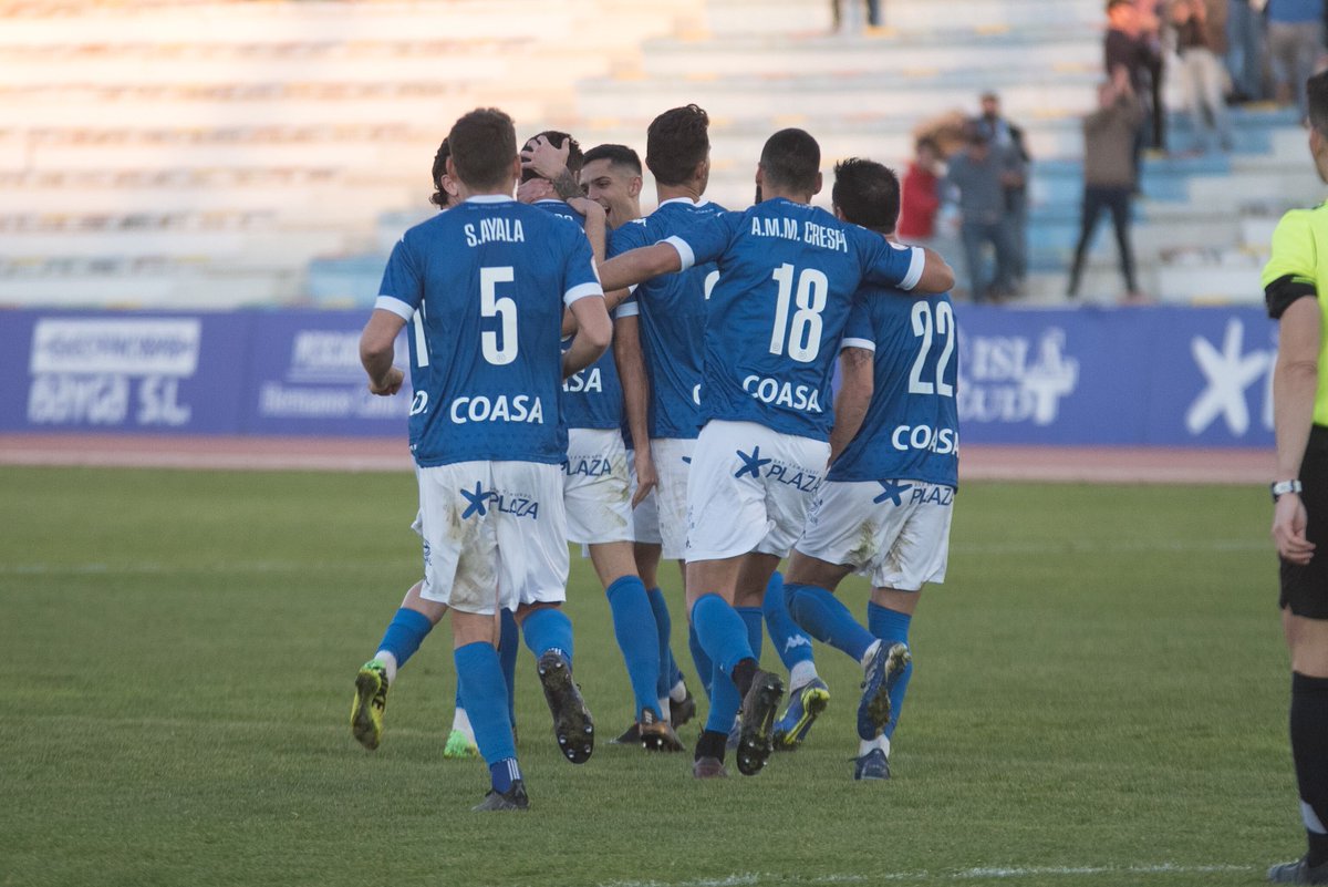El San Fernando celebra el gol ante el Costa Brava.