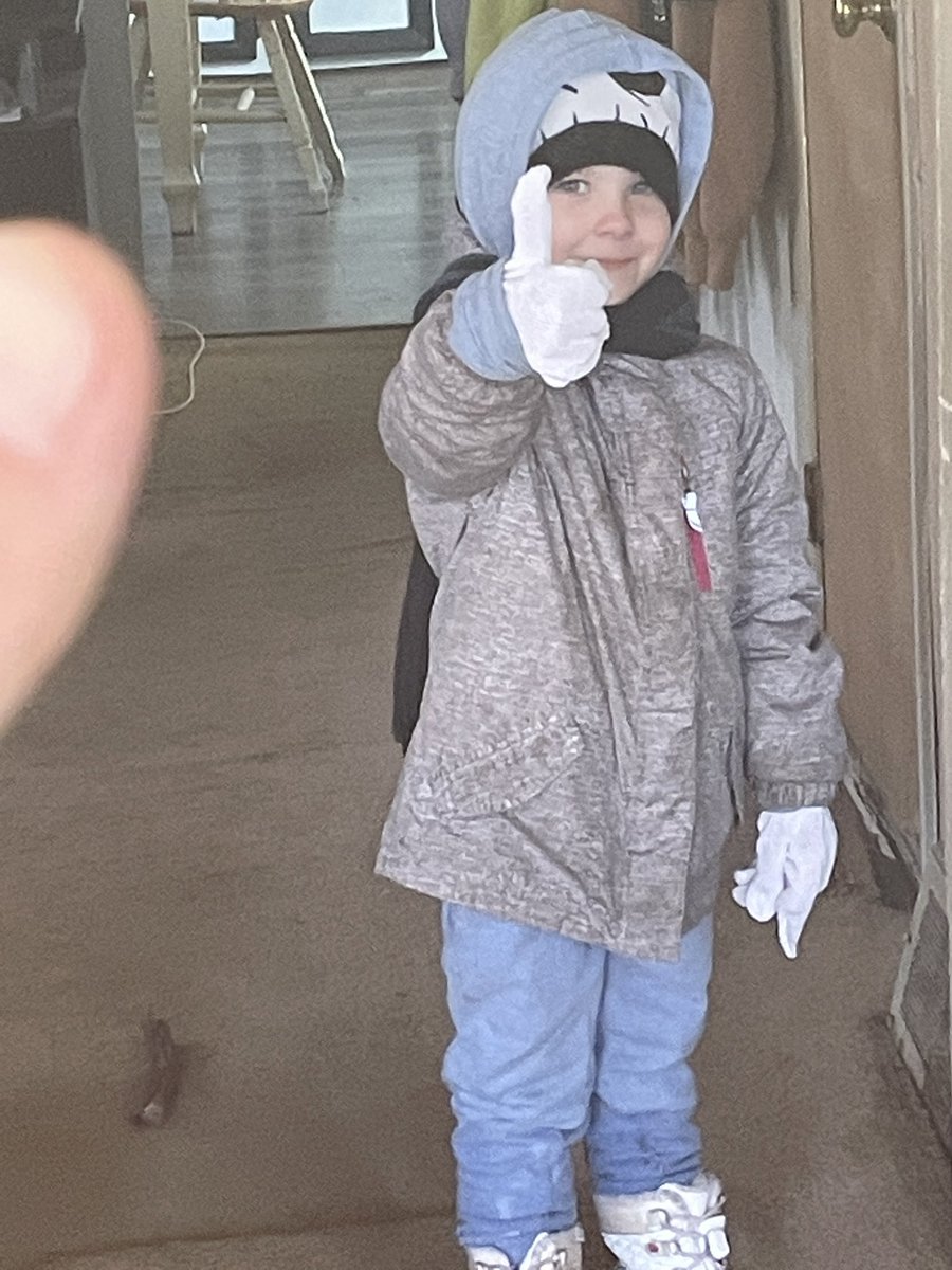 Nes_Bitt_ME's tweet image. The first Authentic female Nesbitt “#UncleRyan is my favorite!” She’s the shit man I love my niece