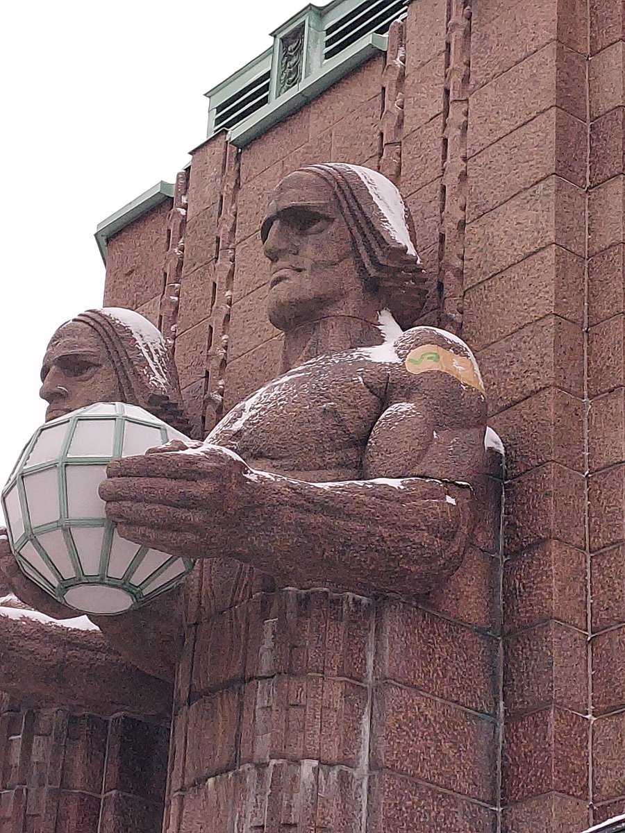 RT @Sci_Phile: I mean even these statues in downtown Helsinki got their shots c’mon https://t.co/dBMbFe75S9