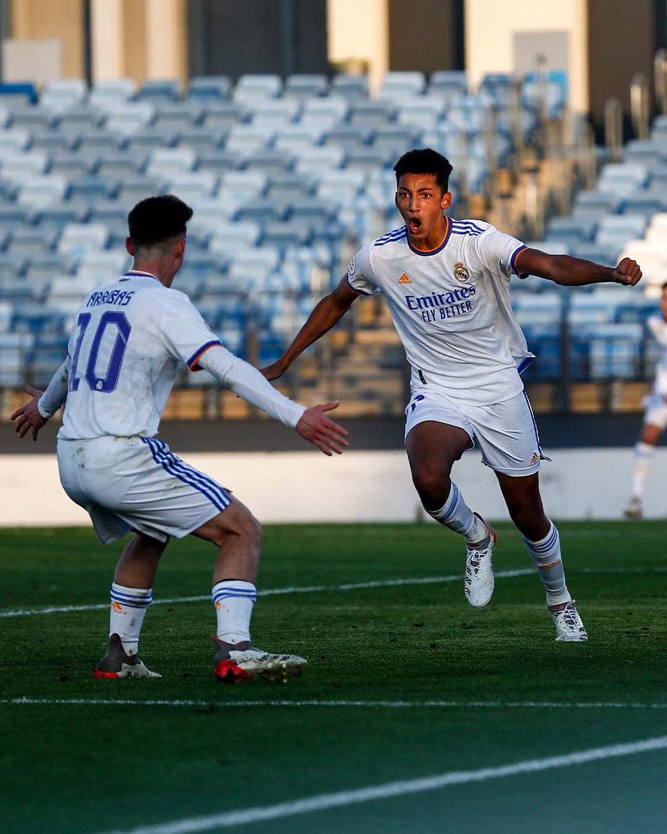 московская мода мужская. альваро байона. альваро сорес. джоль альваро показ. мужской показ моды весна лето 2022 самый эпатажный.