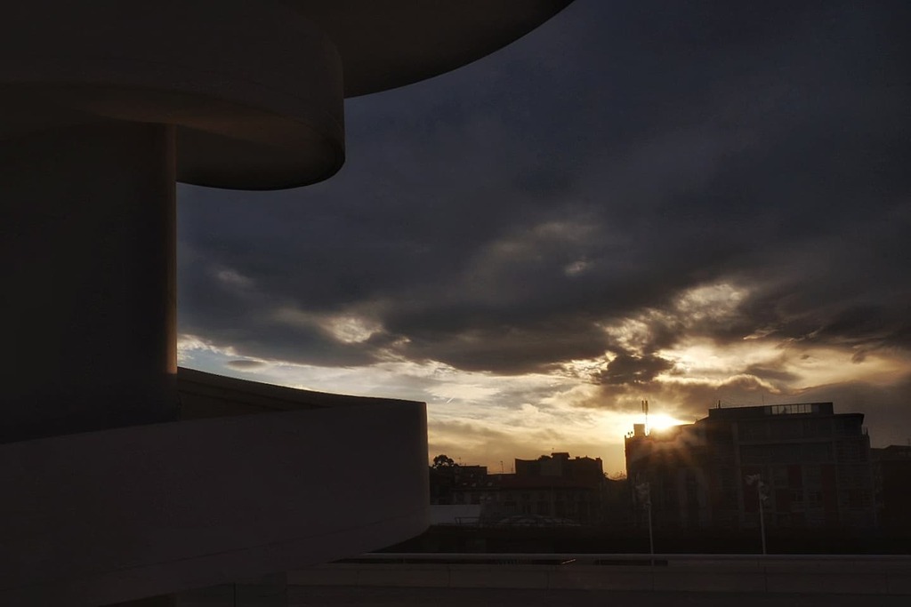 ccaophoto's tweet photo. #sunset #sunsetlover #sunsetlovers #goldenhour #niemeyercenter #avilés #asturies #paraisunatural #photo #photography #photooftheday #picoftheday #art #streetphoto #streetphotography #streetphotographer #architecture #architecturephoto #architecturephotography #architecturelo… https://t.co/hHSsaNRUFT