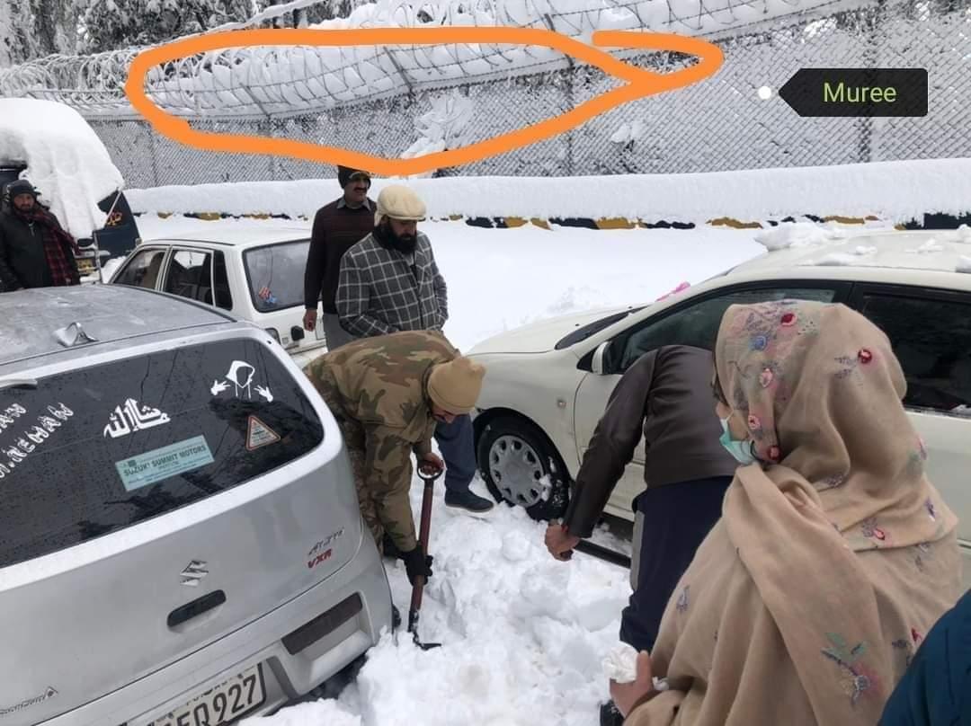 saif_jui's tweet photo. حادثہ کے وقت موجودہ سلیکٹیڈ حکومت اور پاک فوج آرام فرما رہے تھے
#MurreeAlert #Mureee
#سیاحوں_کا_قاتل_عمران https://t.co/Oo1uzv2b4w