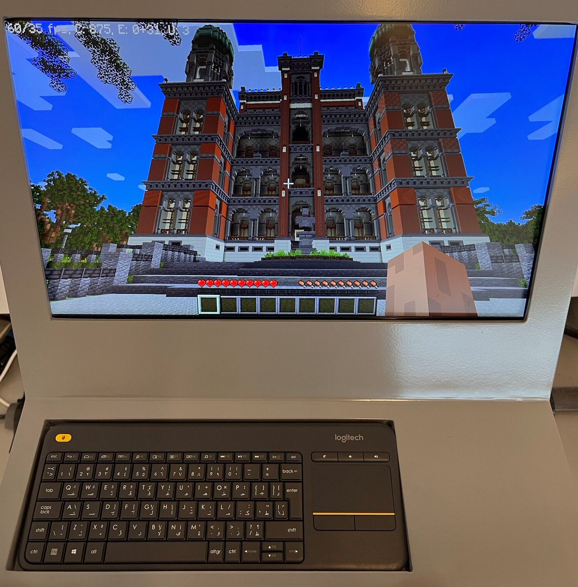 ProjetoFiocraft's tweet photo. O Fiocraft está na exposição da @fiocruz sobre a Agenda 2030 no Brazil Pavilion da @expo2020dubai 🤩
Lá os visitantes estão conhecendo o Campus Fiocruz Manguinhos usando o Minecraft!  🕌🚶‍♀️🚶🚶‍♂️

#Fiocruz #Fiocraft #Minecraft #Expo2020Dubai #JogoseSaúde https://t.co/SDdJb3rVgo