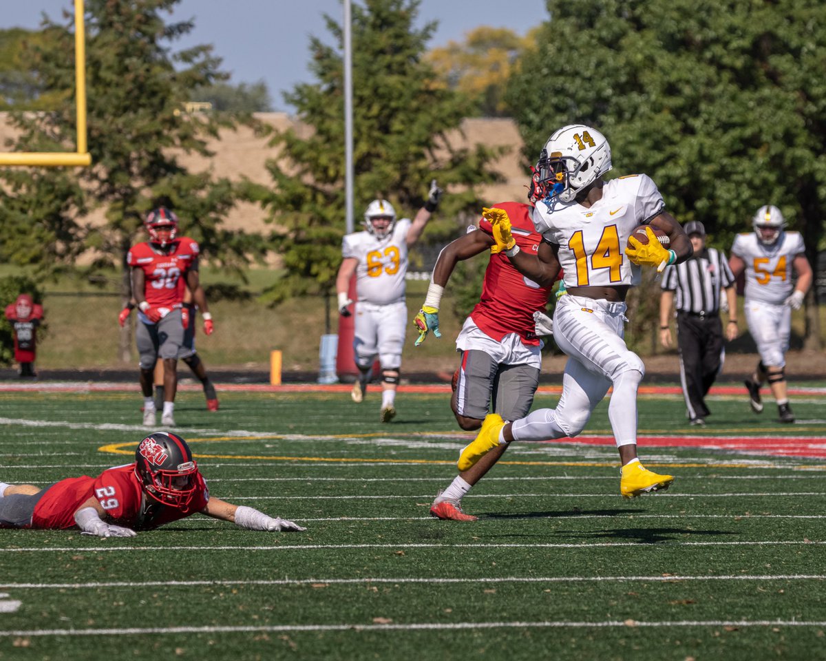 Blessed to receive my first offer from Olivet Nazarene #GoldStandard #98Plus2 #ONUFB #FightOn <a href="/LHS_Lancer_FB/">Lafayette Football</a> <a href="/AllenTrieu/">Allen Trieu</a> <a href="/JPRockMO/">JP Rock</a> <a href="/GSV_STL/">Gateway Sports Venue</a>