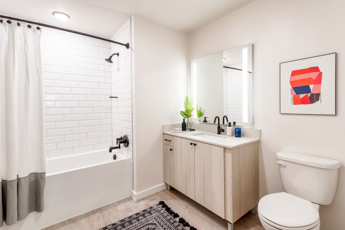 *Sets phone to Do Not Disturb.* #NationalBubbleBathDay is the perfect excuse to treat yourself to an evening of bubbly self-care in Novel’s sprawling bathrooms. Find your personal oasis: novelsouthcapitol.com