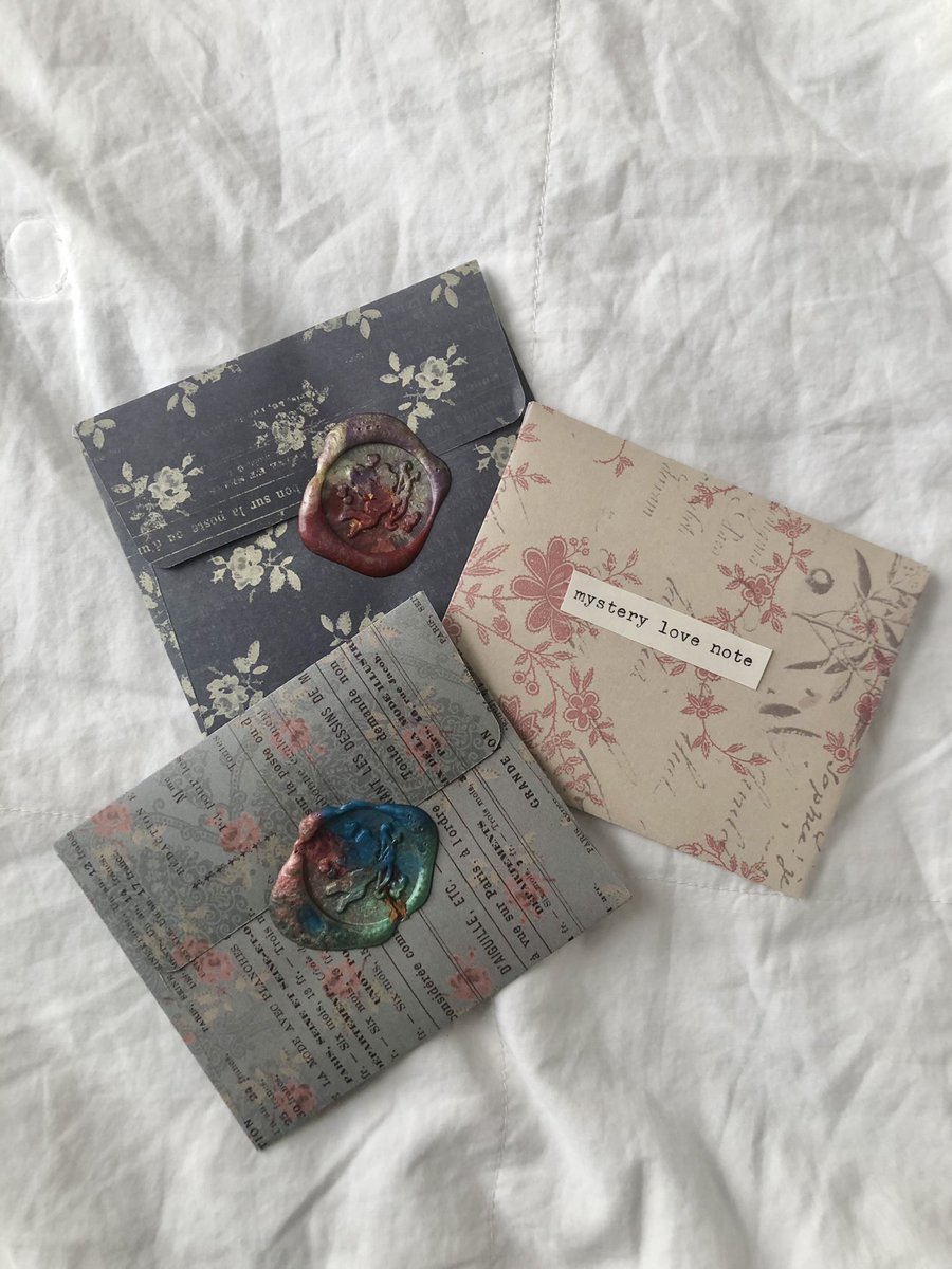 hollysTWpoetry's tweet photo. mystery love notes https://t.co/iD3MhVeTcR