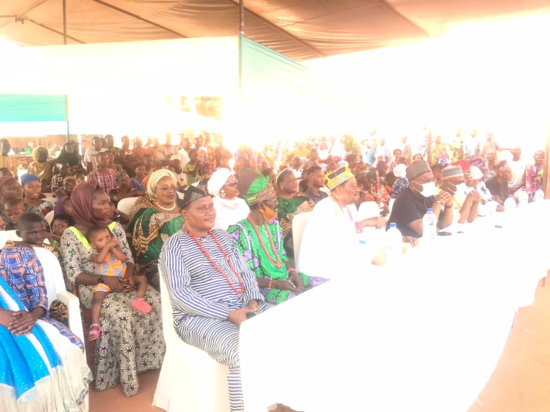 FIPBenin's tweet photo. En présence du Maire de la Ville de Porto-Novo Charlemagne N. Yankoty et de sa délégation municipale ainsi que des têtes couronnées, plus de 450 participants assistent en ce moment au concours de danse au sein de la communauté Yoruba de Porto-Novo.
 #FIP2022
 #wasexo #FIP https://t.co/v8FpalGwZz