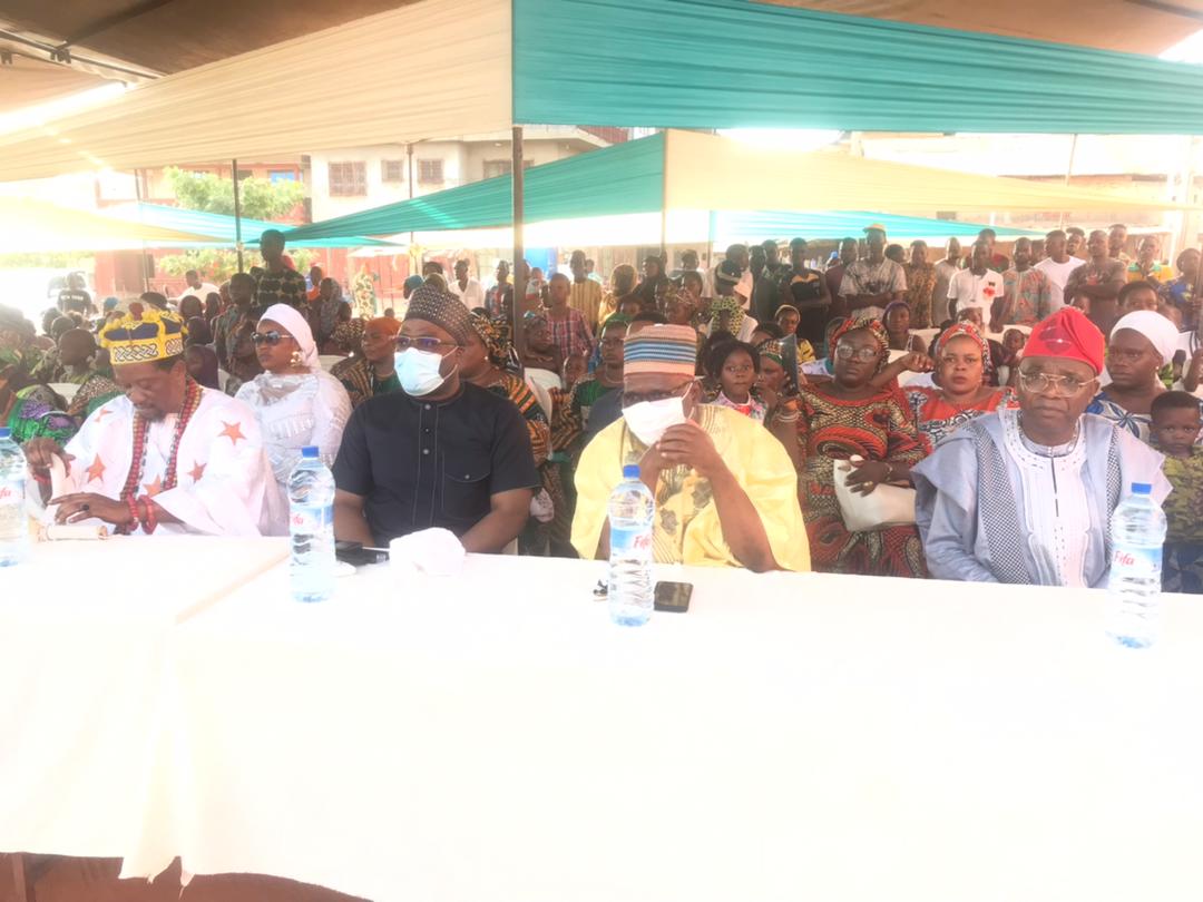 FIPBenin's tweet photo. En présence du Maire de la Ville de Porto-Novo Charlemagne N. Yankoty et de sa délégation municipale ainsi que des têtes couronnées, plus de 450 participants assistent en ce moment au concours de danse au sein de la communauté Yoruba de Porto-Novo.
 #FIP2022
 #wasexo #FIP https://t.co/v8FpalGwZz