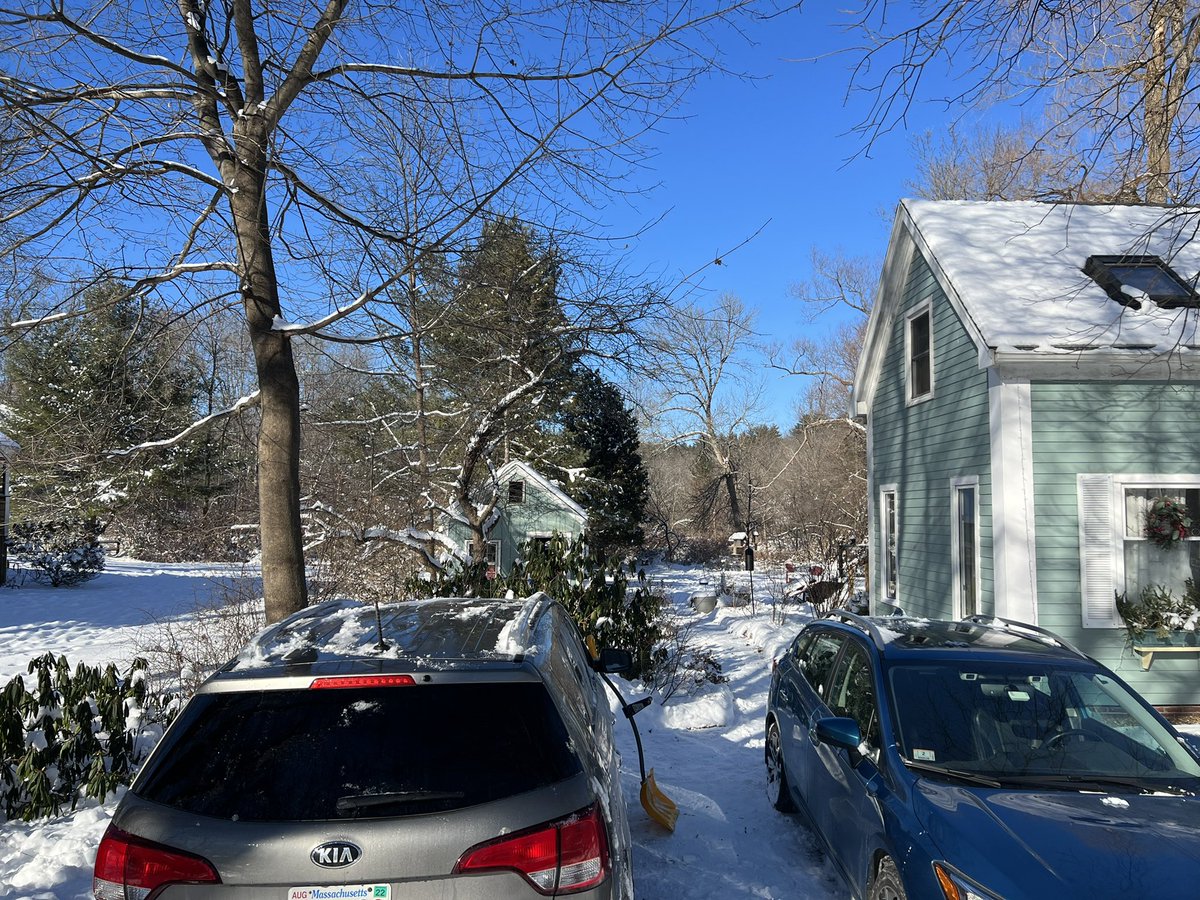 keegsands's tweet photo. Don’t forget to clean the snow/ice off of your cars. #doitforcasey #snowlisscars @caseyliss https://t.co/Ynhe3oMaDS
